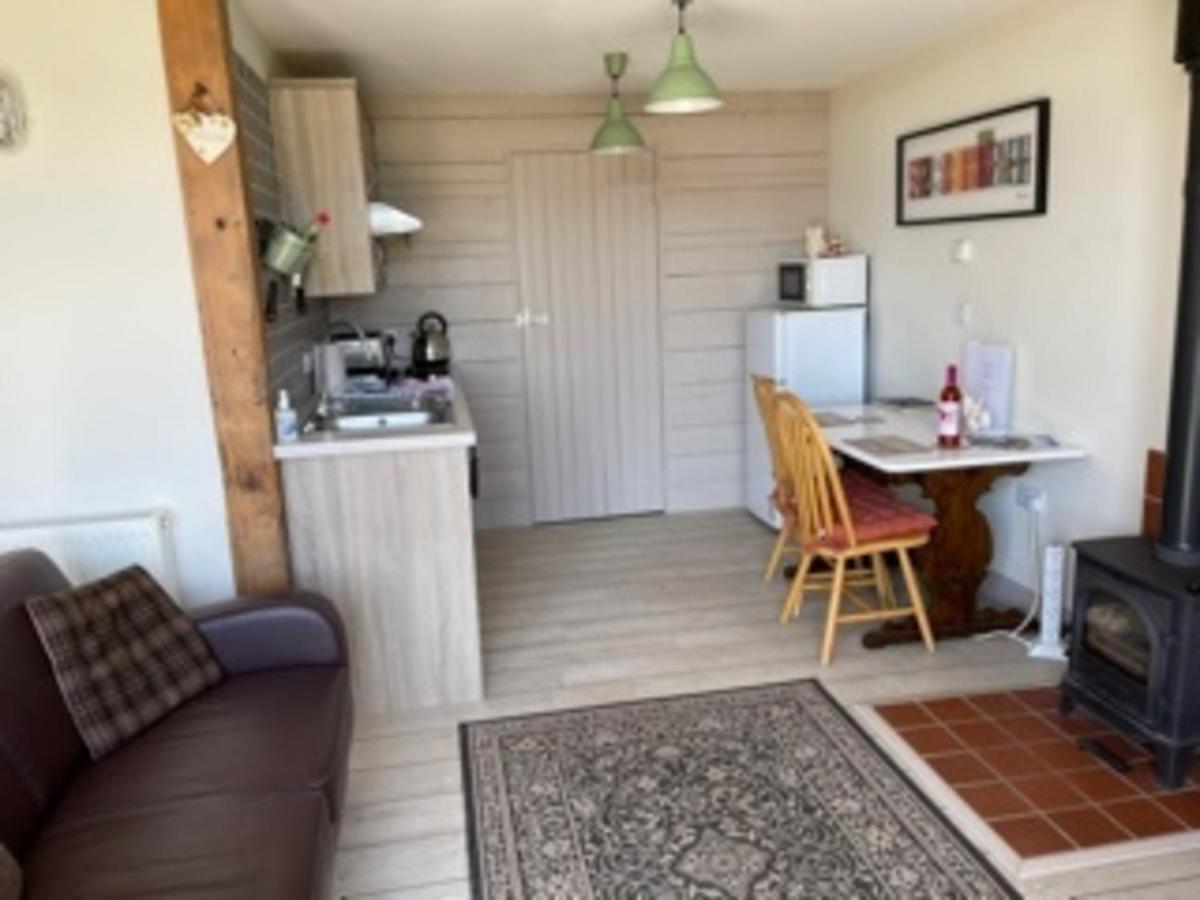 Bike Shed - Beautiful 1-Bed Cottage In Shorwell Экстерьер фото